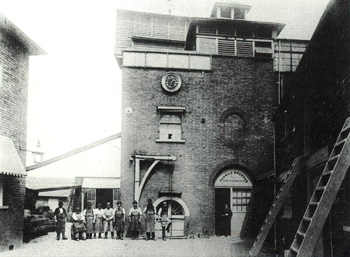 The Crown and Anchor Brewery [photograph in Wardown Museum collection]